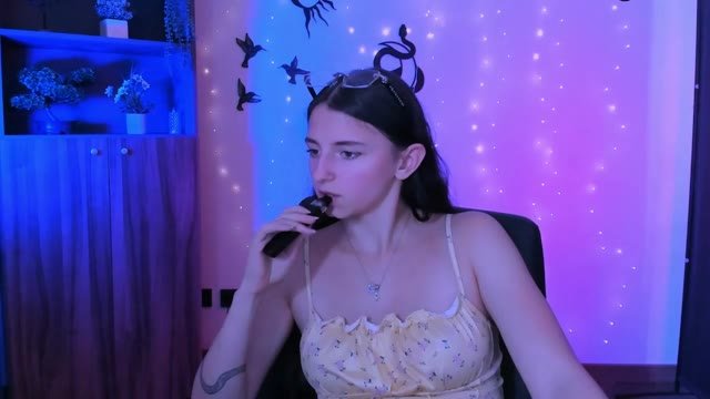 caroline_honeyy recorded